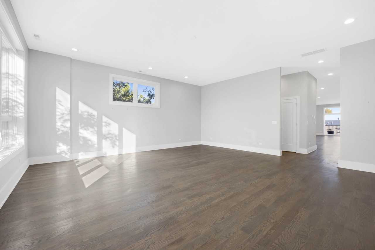 562 W 18th St #3W - Photo 4 of 29