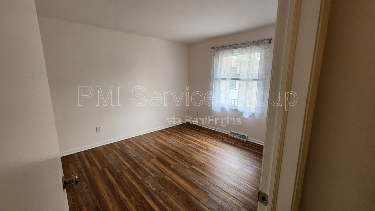 410 Monroe Street - Photo 7 of 17