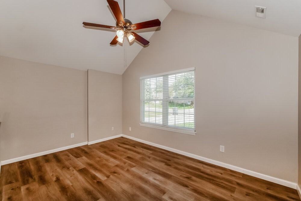 450 Southgate Dr - Photo 4 of 16