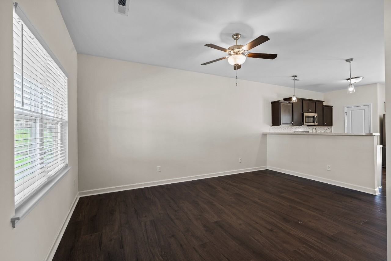 110 Jayden Dr E - Photo 3 of 28