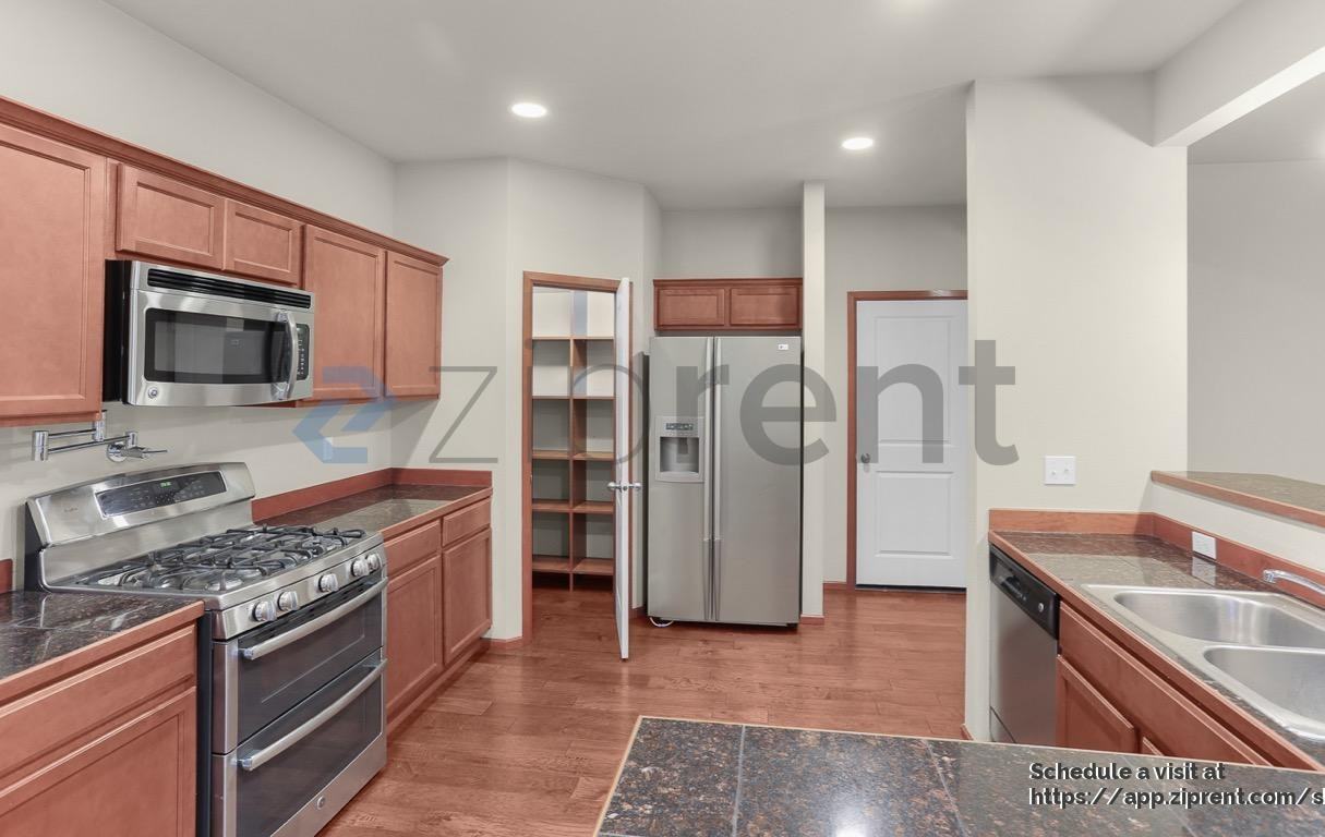 5614 147th Pl Ne - Photo 4 of 16