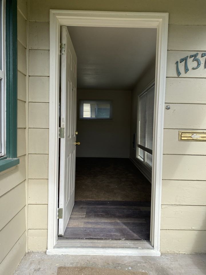 1415 18th St Ne #NA - Photo 2 of 12