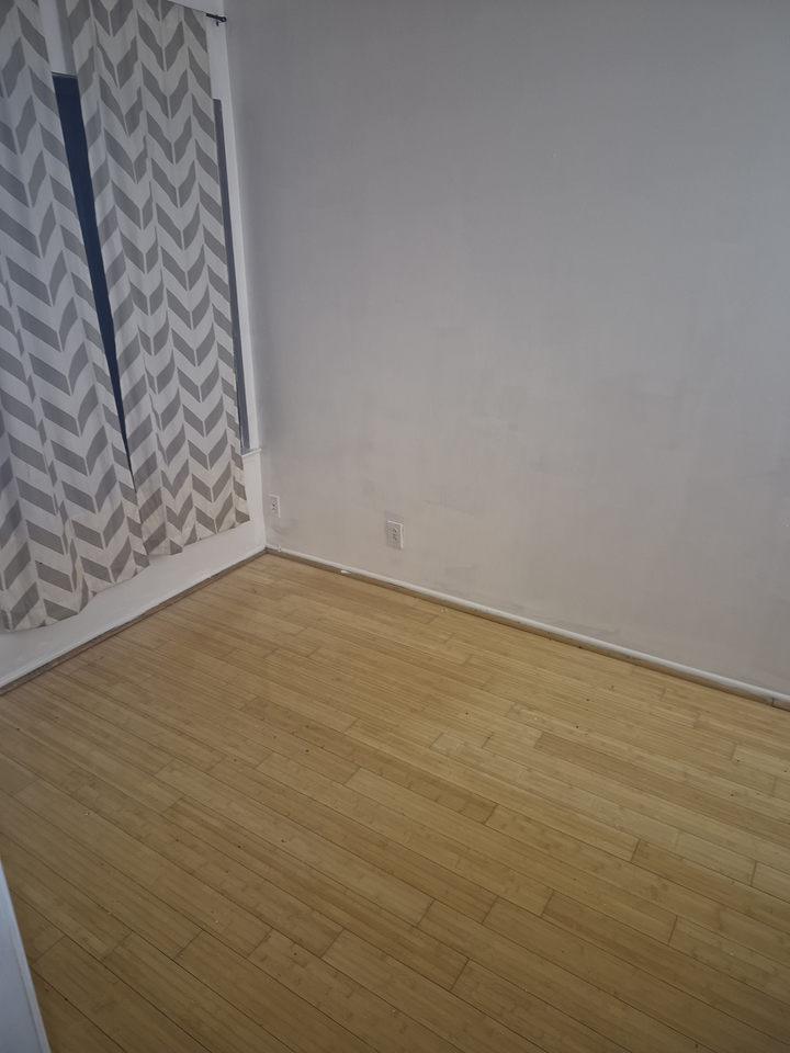 2466 Glengyle Drive - Photo 4 of 9