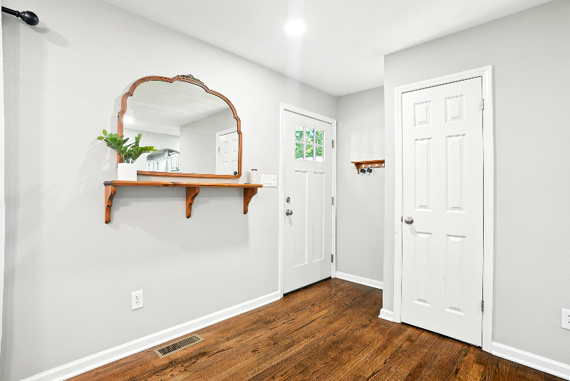 1166 E Lois Ct - Photo 2 of 14