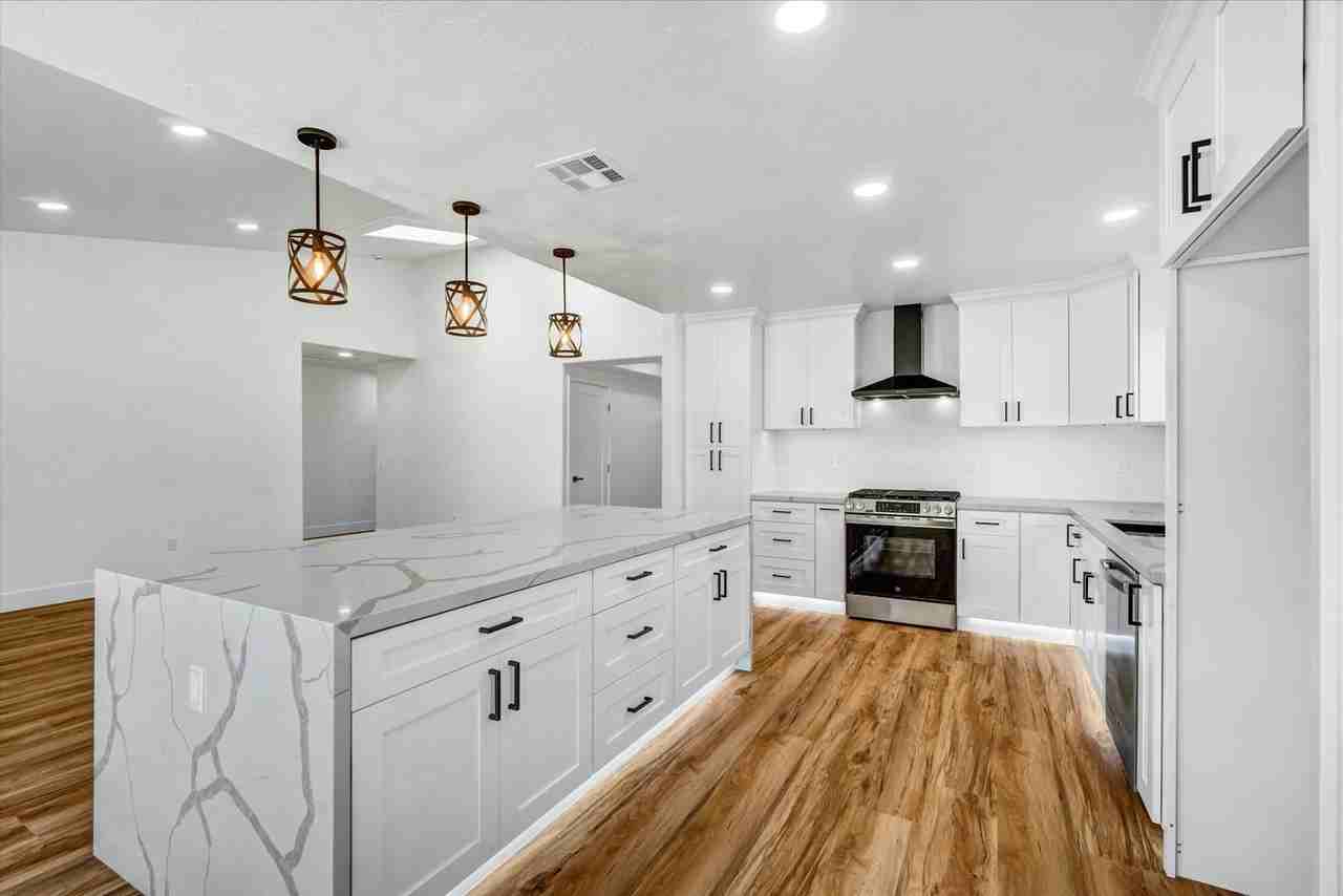 17472 Bellport Circle - Photo 6 of 22