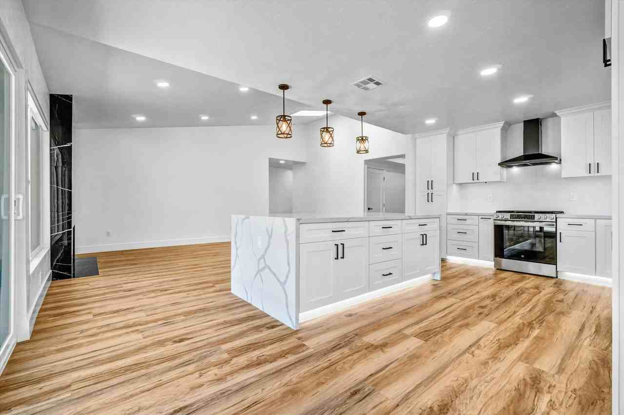 17472 Bellport Circle - Photo 7 of 22