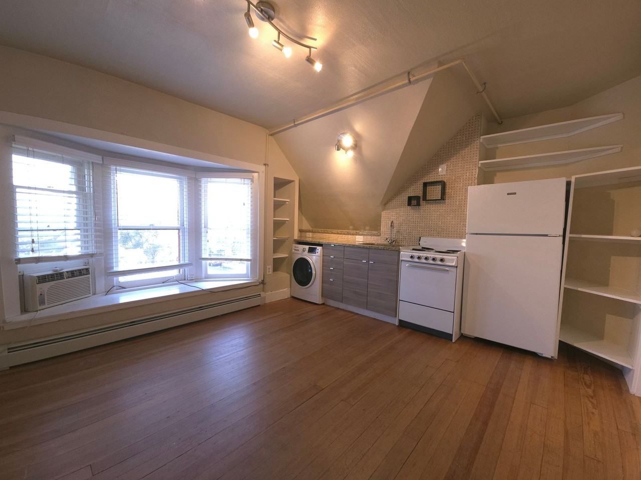 648 University - Photo 3 of 17