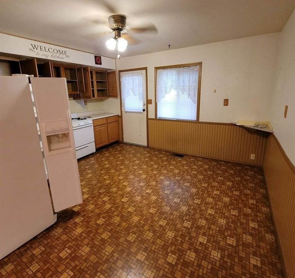 801 East Gerhart Street - Photo 4 of 8