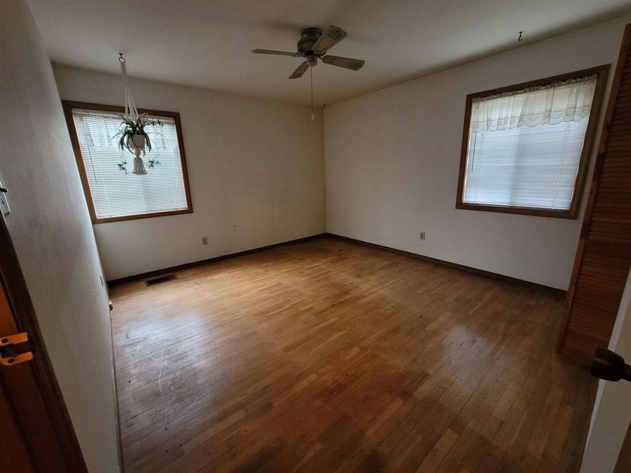 801 East Gerhart Street - Photo 5 of 8