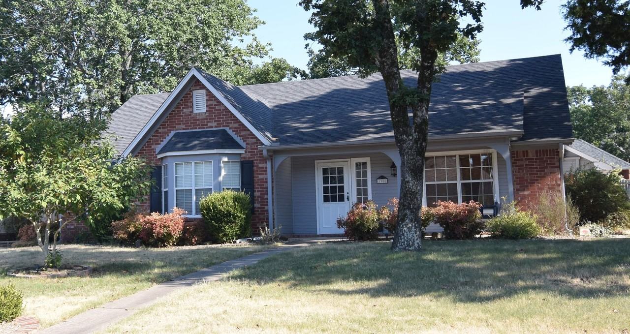 3900 Bristol Ln - Photo 2 of 21