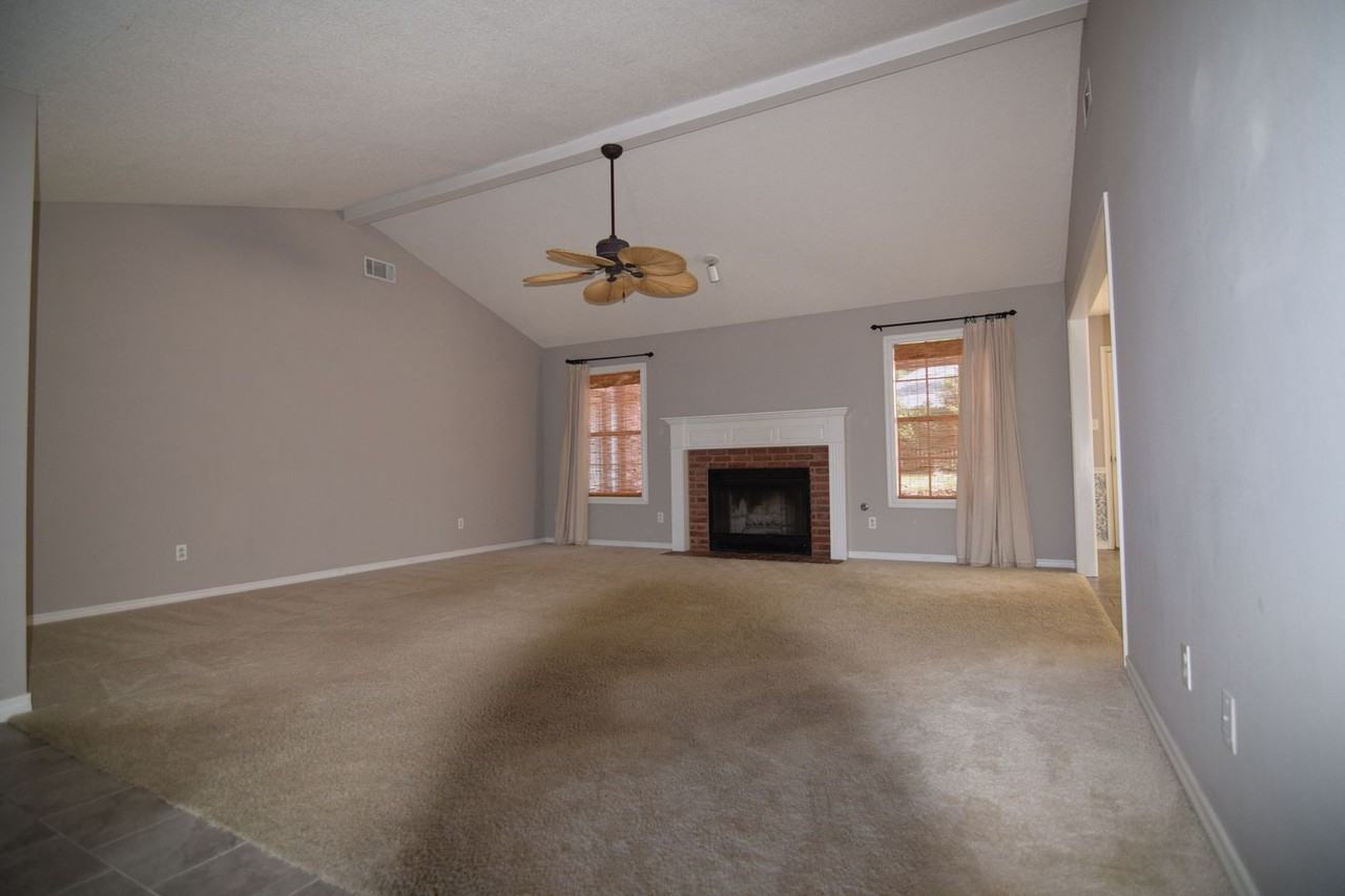 3900 Bristol Ln - Photo 4 of 21