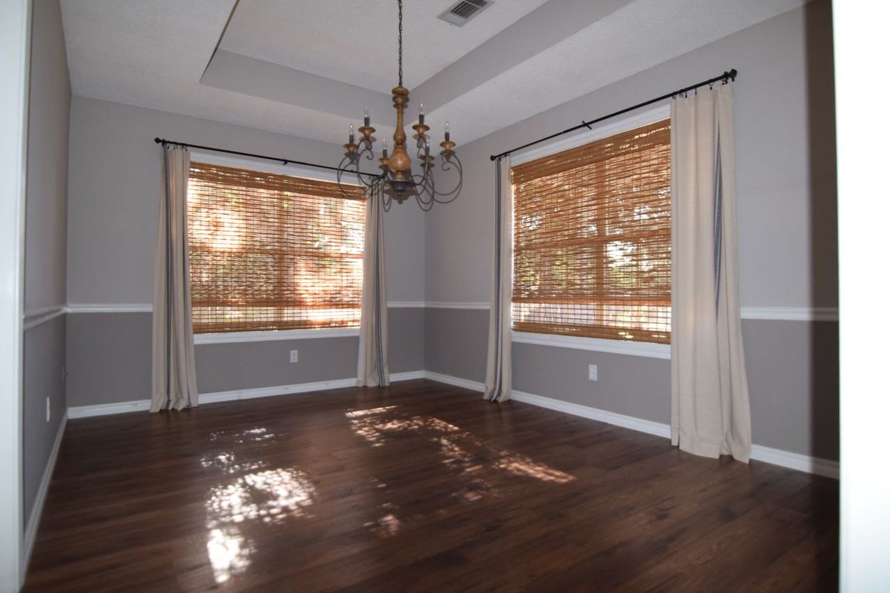 3900 Bristol Ln - Photo 5 of 21