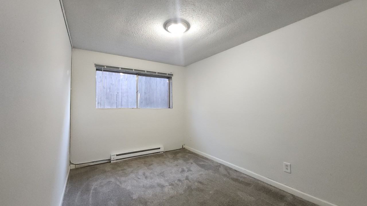 32 10 AVE N - Photo 5 of 9