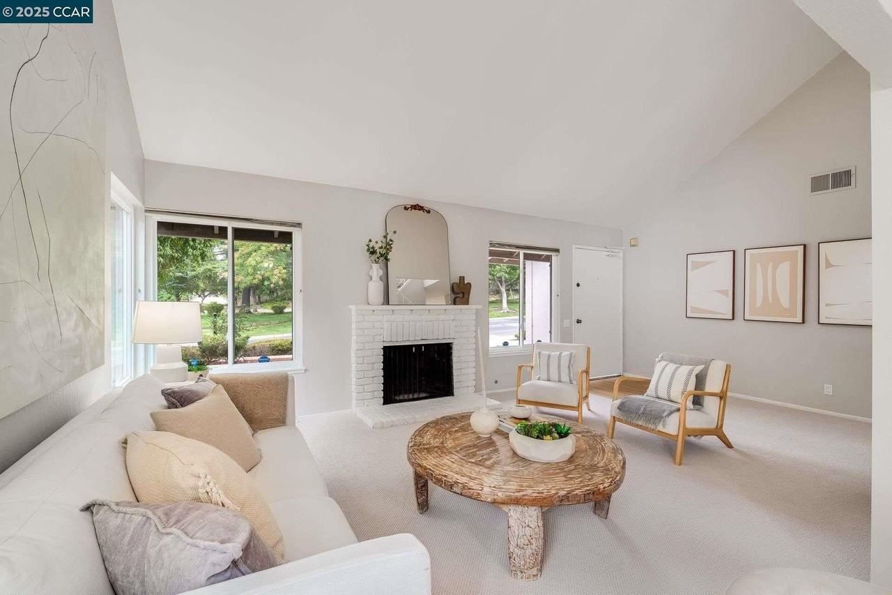 4695 South Larwin Avenue - Photo 3 of 24