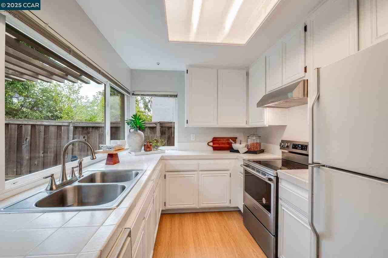 4695 South Larwin Avenue - Photo 6 of 24