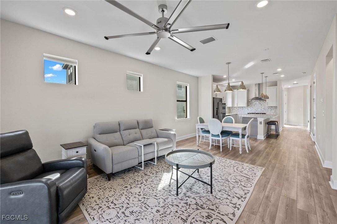 20088 Kingmont Dr - Photo 4 of 35