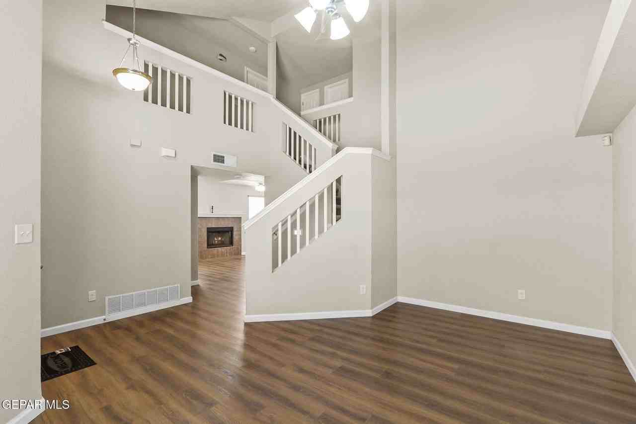 2933 Pebble Rock Place - Photo 7 of 38