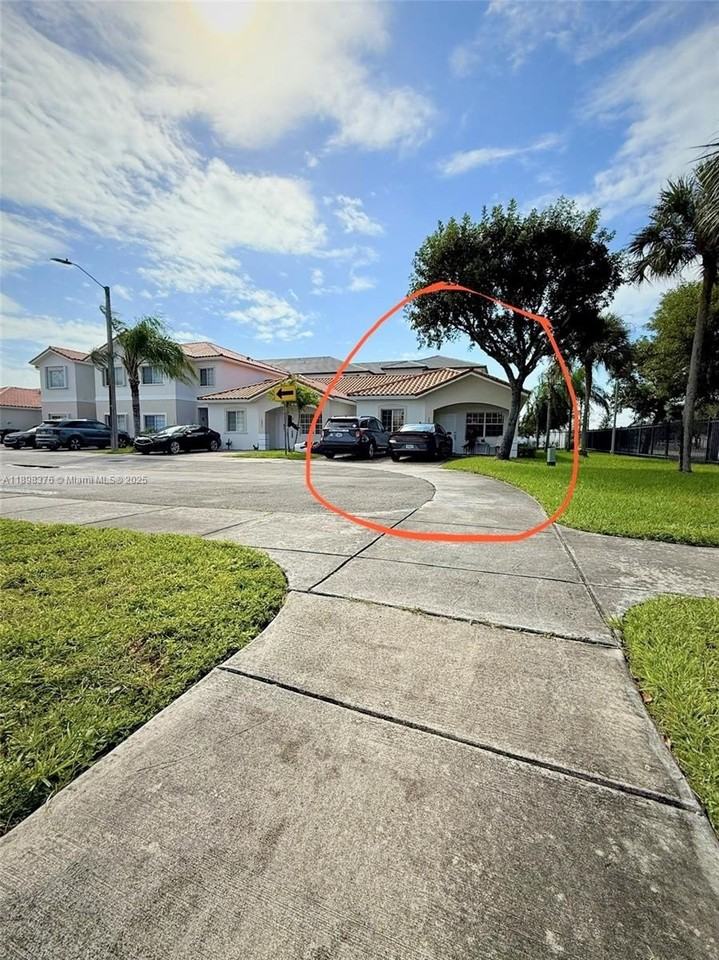 10984 Southwest 182nd Lane #0 - Photo 2 of 21