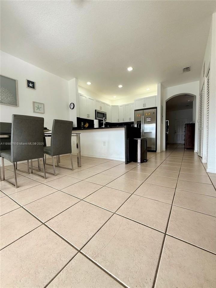 10984 Southwest 182nd Lane #0 - Photo 6 of 21