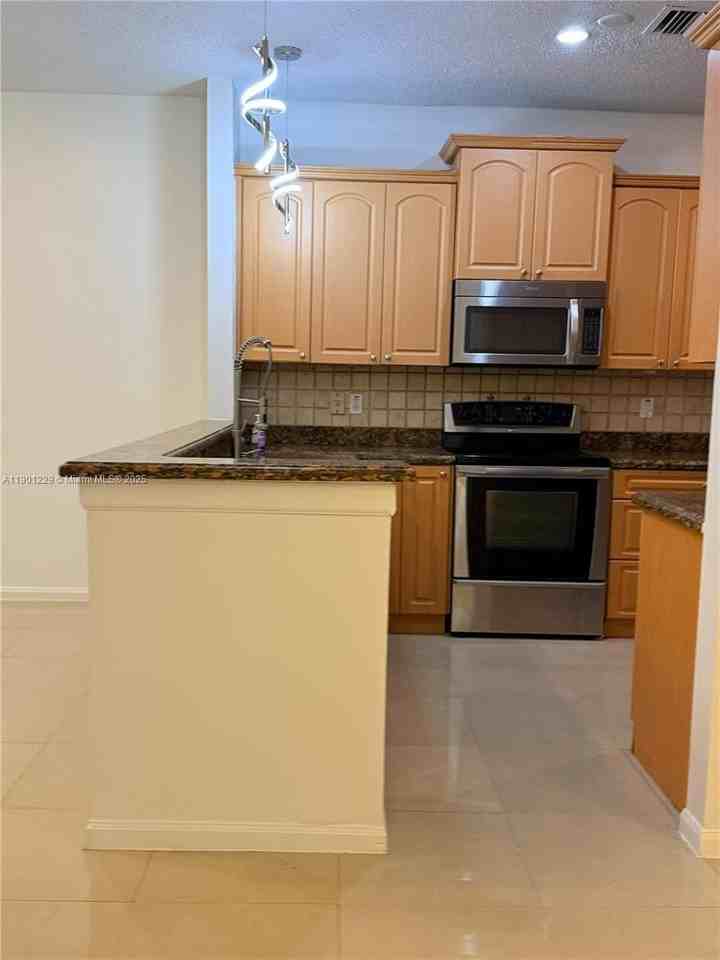 2358 Sw 177th Ave - Photo 6 of 25