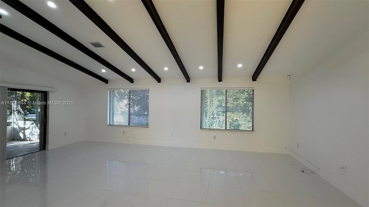 17010 Sw 93rd Ave #0 - Photo 7 of 16