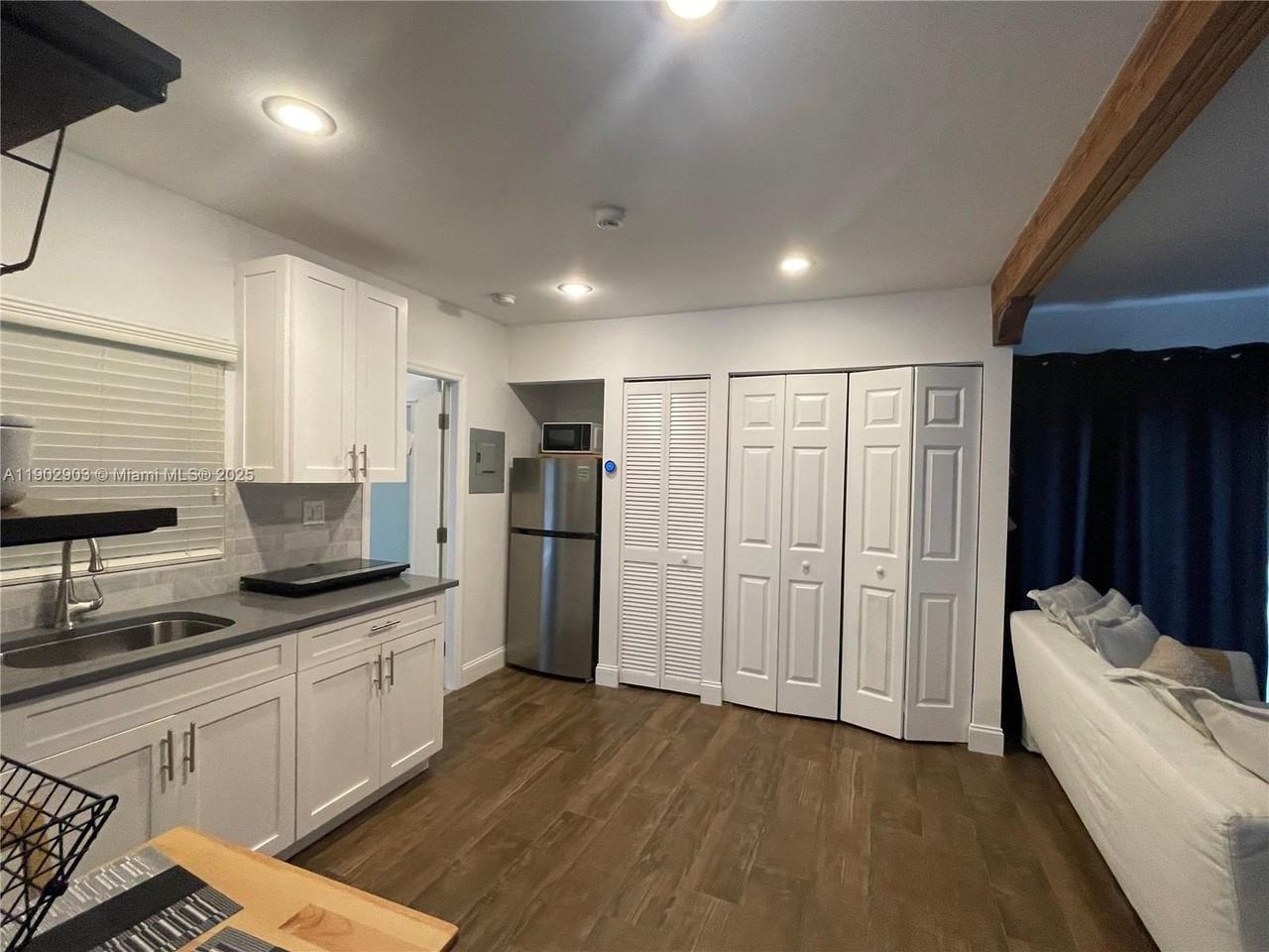 1313 Ne 3rd St - Photo 2 of 21