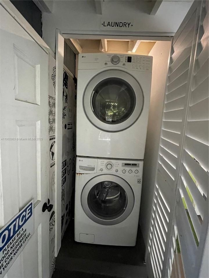 1313 Ne 3rd St - Photo 5 of 21