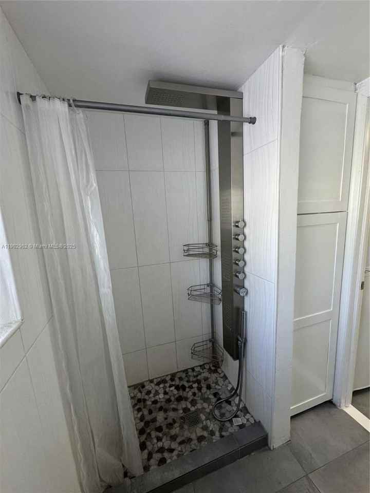 1639 Fletcher St #C - Photo 5 of 9