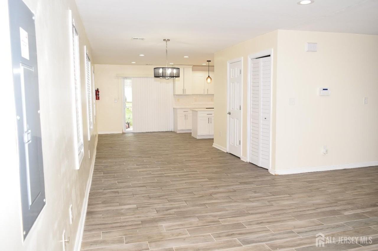 424 Remsen Avenue - Photo 4 of 28