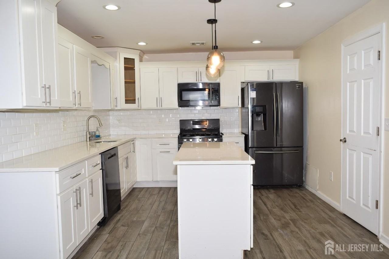 424 Remsen Avenue - Photo 7 of 28