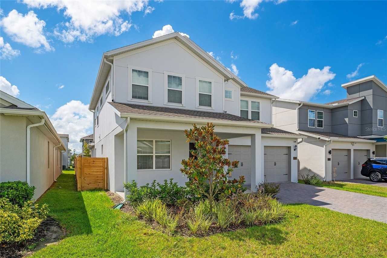 19154 Planetree Street - Photo 3 of 30