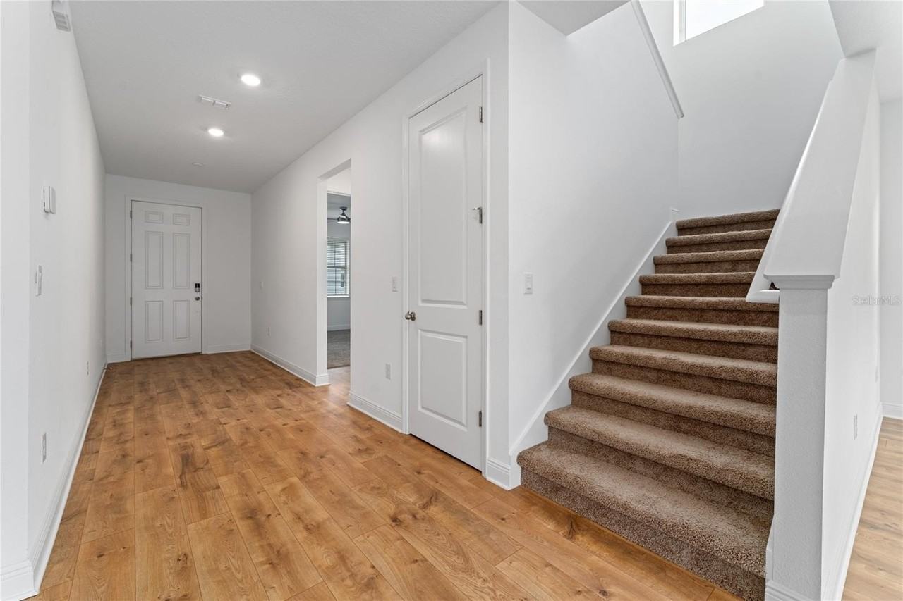 19154 Planetree Street - Photo 4 of 30