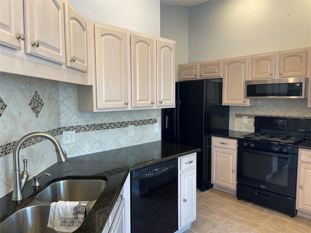 386 Cello St - Photo 4 of 35