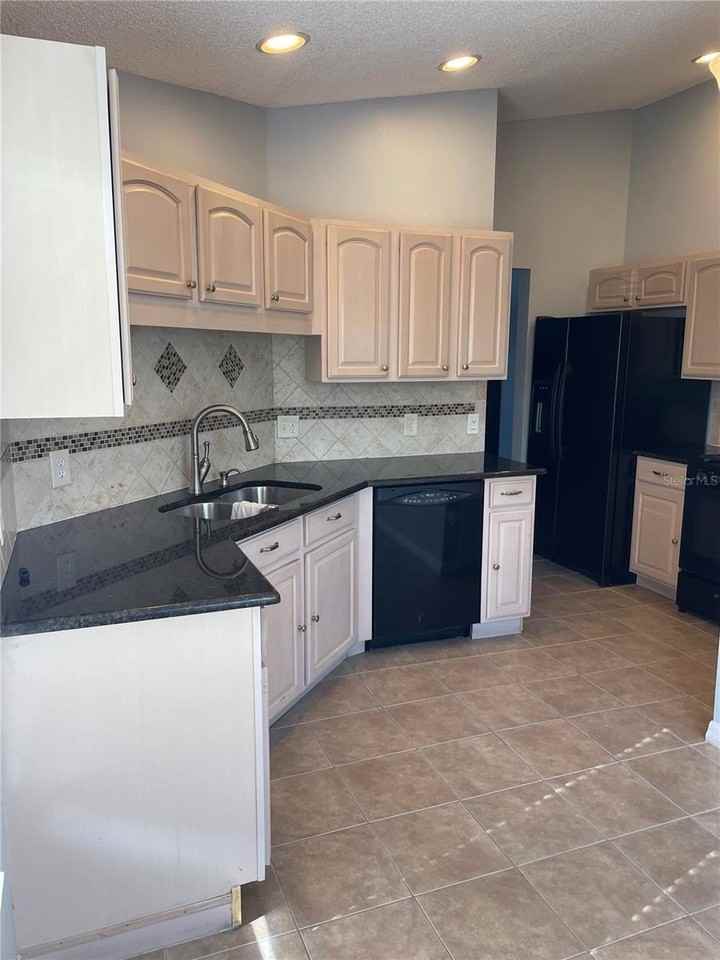 386 Cello St - Photo 6 of 35