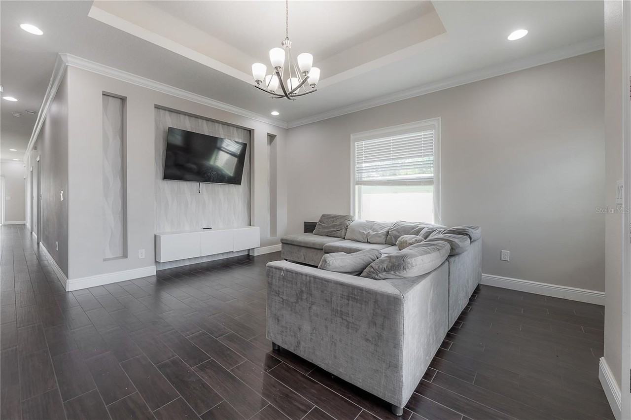 2510 W South Ave - Photo 3 of 29