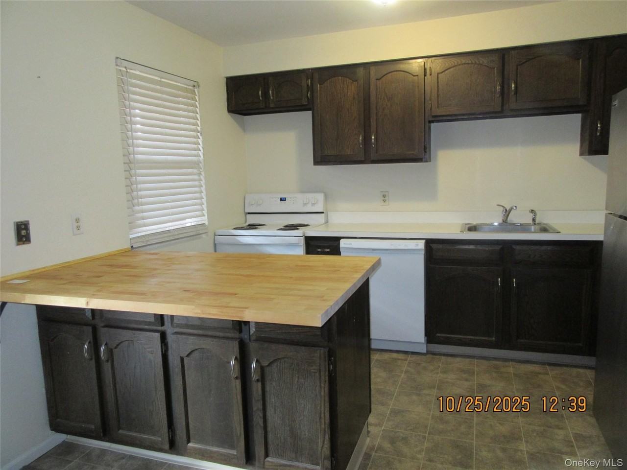 41 Weathervane Dr #10 - Photo 3 of 25