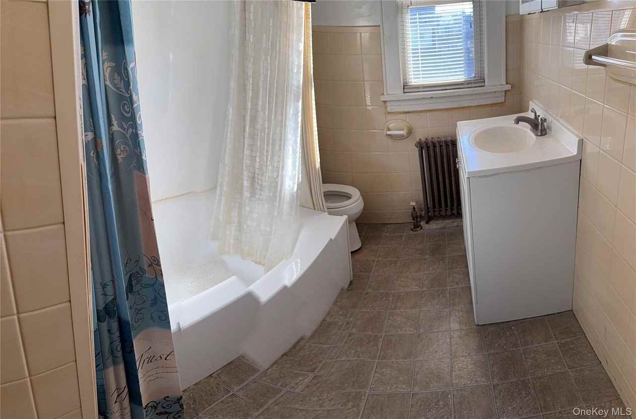 76 E Argyle St - Photo 3 of 4