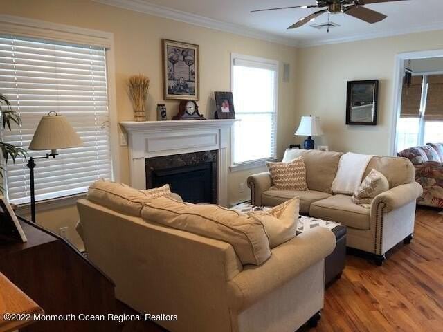 405 1st Ave - Photo 4 of 21