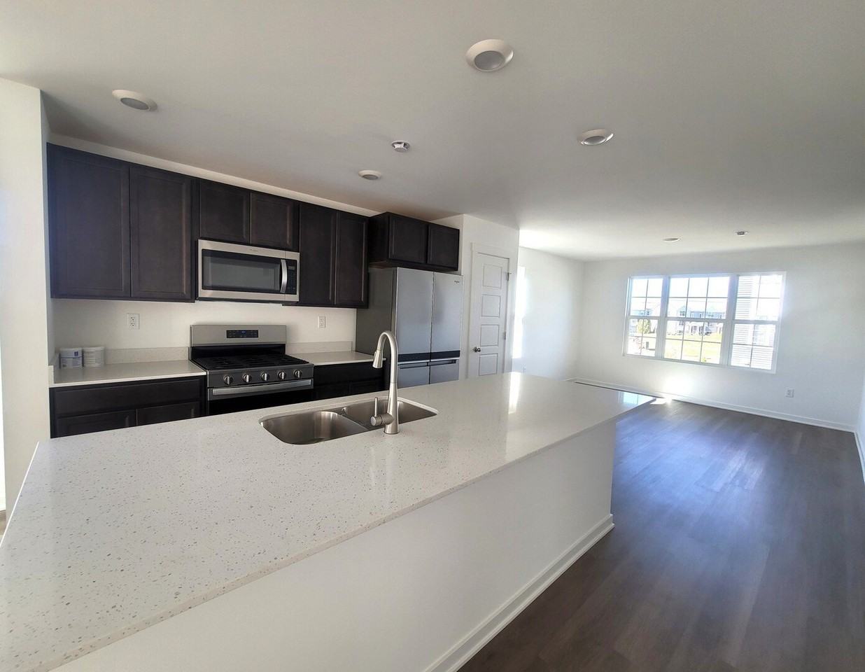 6550 Linden Trl #F - Photo 5 of 18