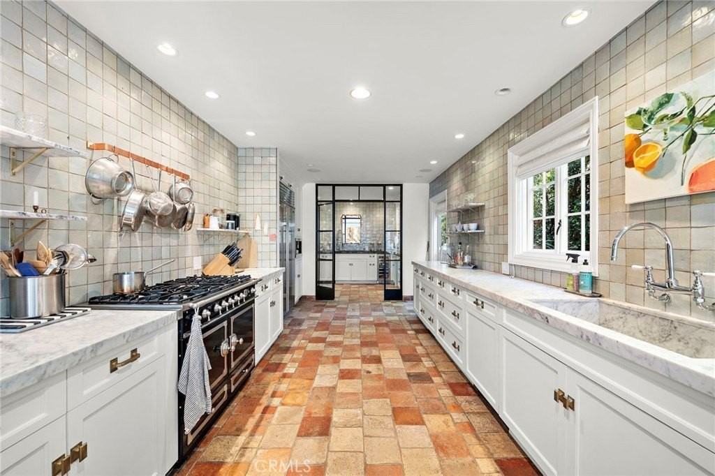 464 Holly St - Photo 6 of 45