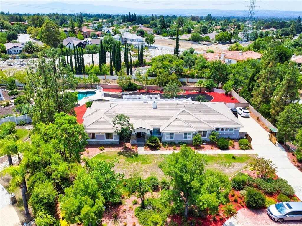 4176 New Hampshire Ave - Photo 5 of 34