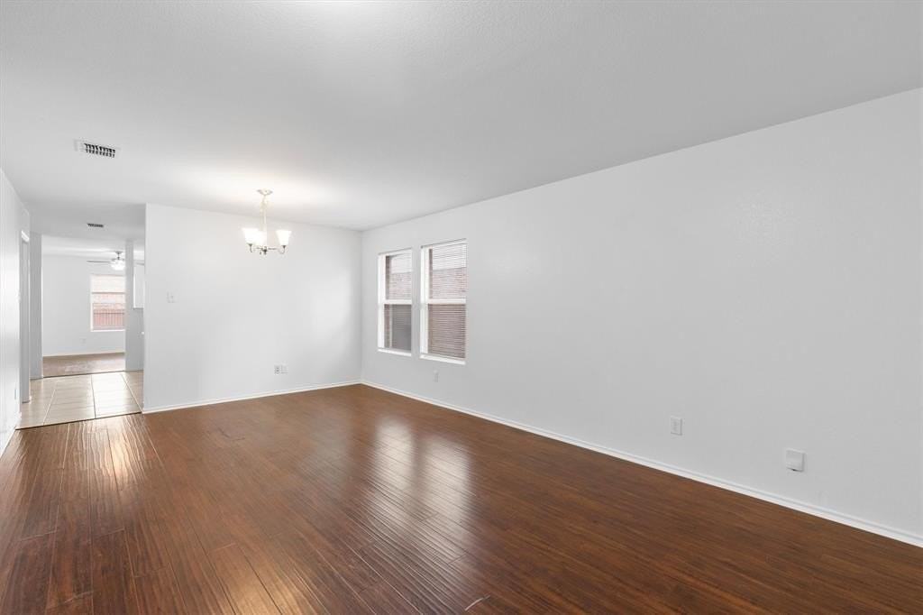 1009 Shelborn Dr - Photo 3 of 17