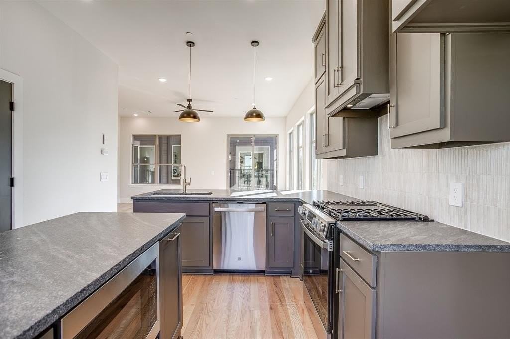 302 Foch St #160 - Photo 5 of 36