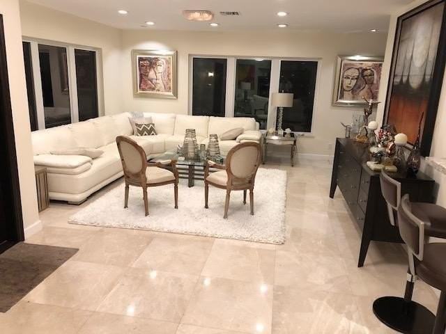 2201 Northeast 20th Avenue - Photo 3 of 16