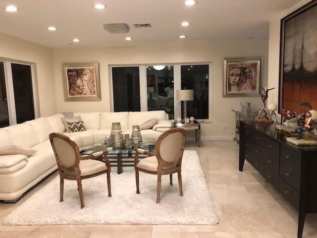 2201 Northeast 20th Avenue - Photo 4 of 16