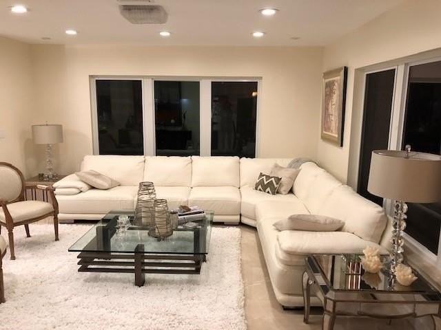 2201 Northeast 20th Avenue - Photo 5 of 16