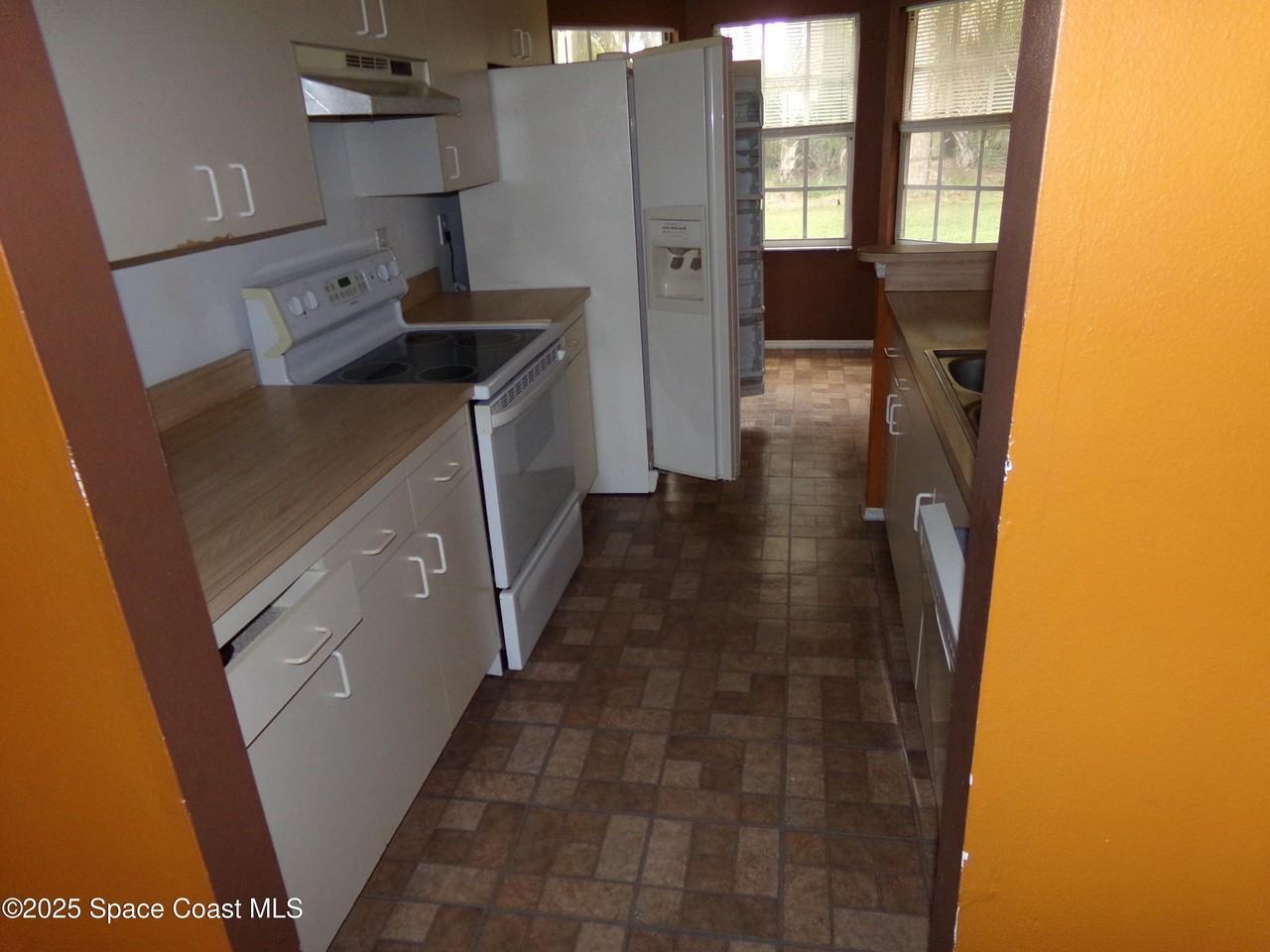 310 310 SE Seahorse Circle SE - Photo 5 of 12