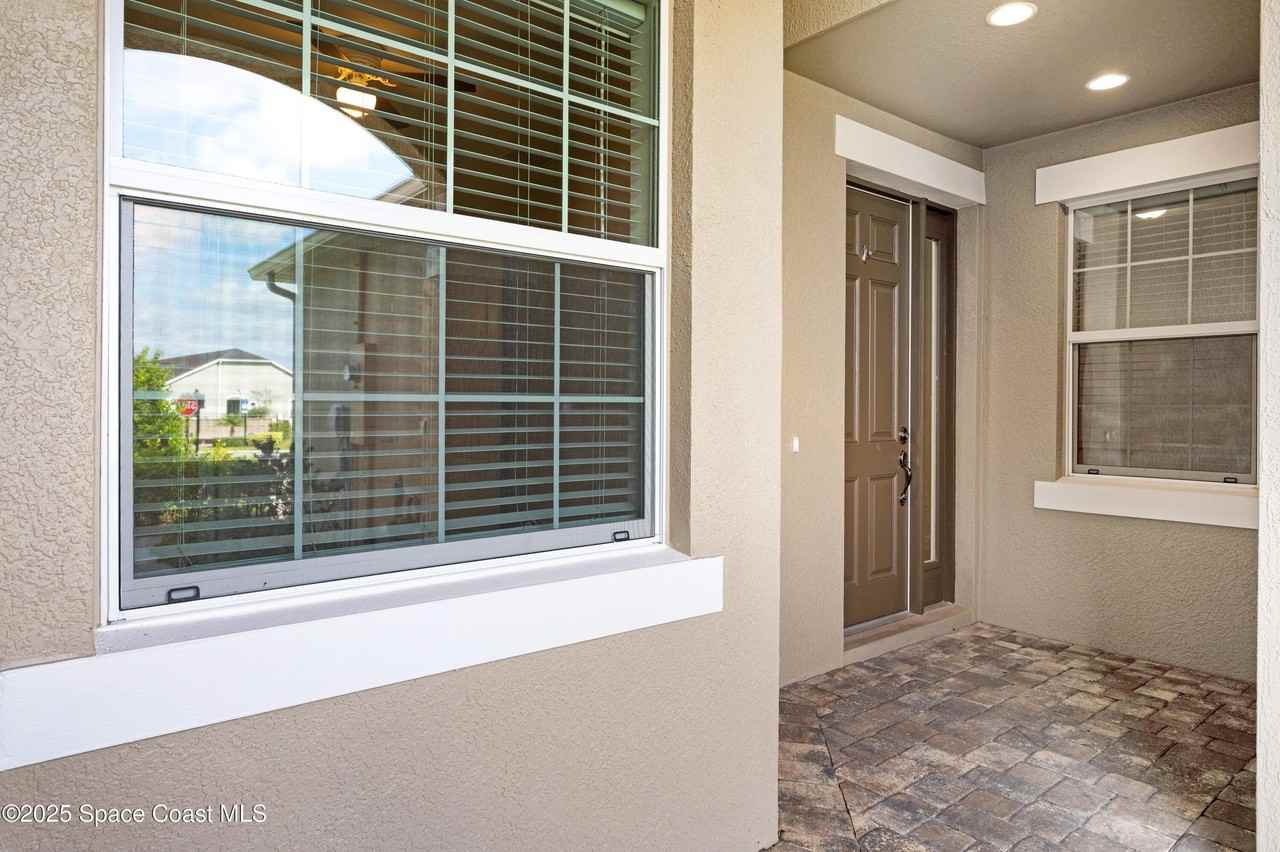 8313 Loren Cove Dr - Photo 4 of 36