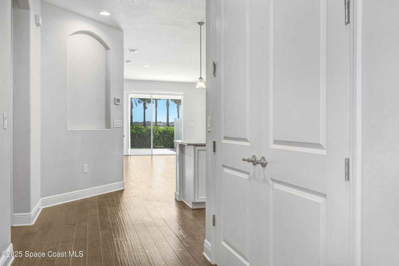 8313 Loren Cove Dr - Photo 5 of 36