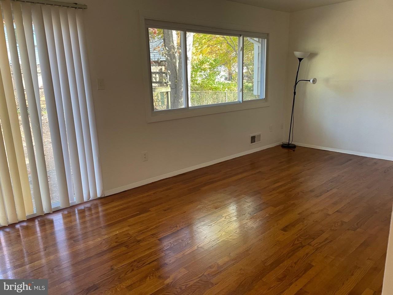 3510 Castleleigh Road - Photo 4 of 8